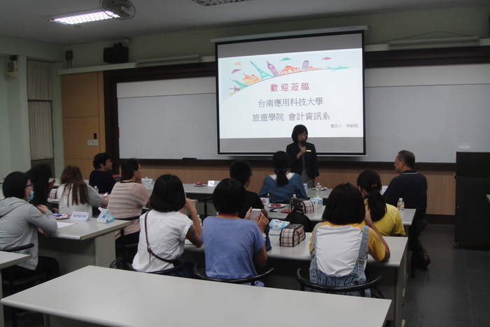 會資系108 學年度新生說明會圖片